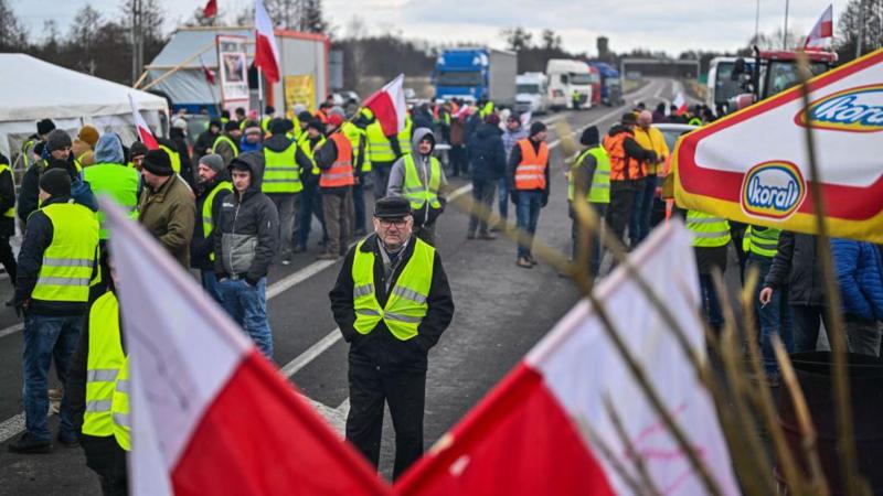 Польща внесе прикордонні переходи з Україною до критичної інфраструктури. Чи зупинить це протести фермерів?