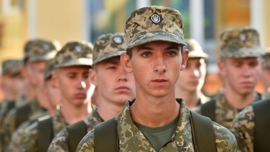 Хлопці до 25 років автоматично ставитимуться на військовий облік при оформленні паспорта