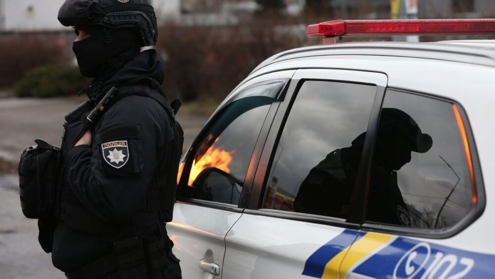 У київському готелі сталася стрілянина: озброєного чоловіка затримано
