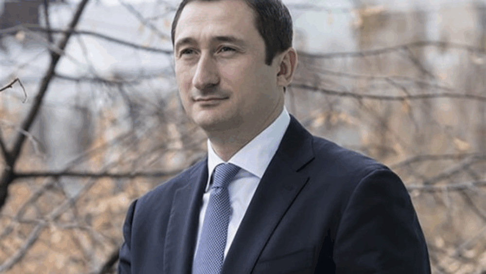 Дружина і син міністра Чернишова виїхали з України