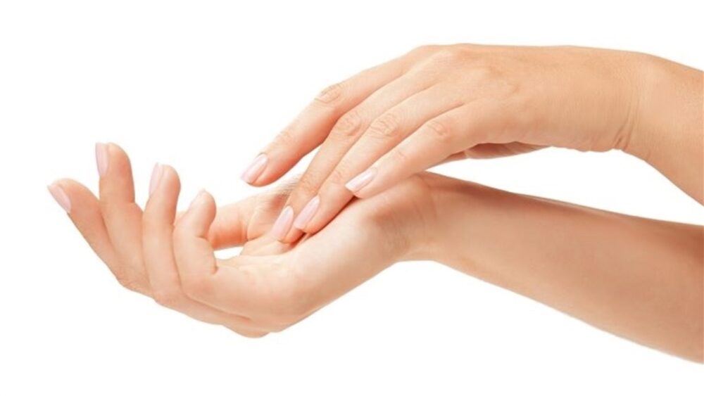 Маска з харчовою содою допоможе зробити шкіру рук шовковистою