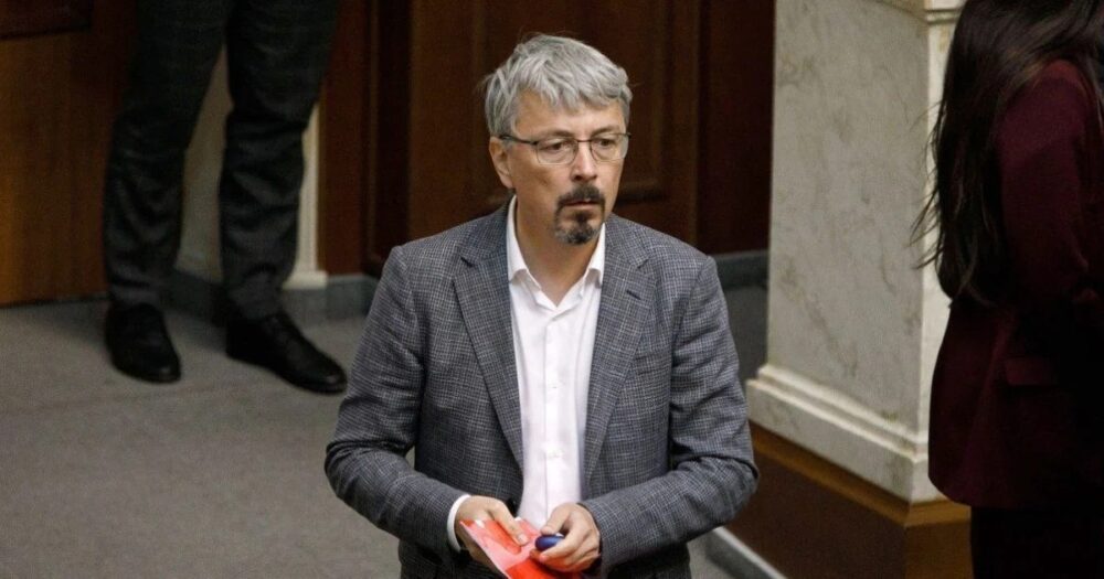 Суд зобов’язав НАБУ відкрити справу проти ексміністра Ткаченка