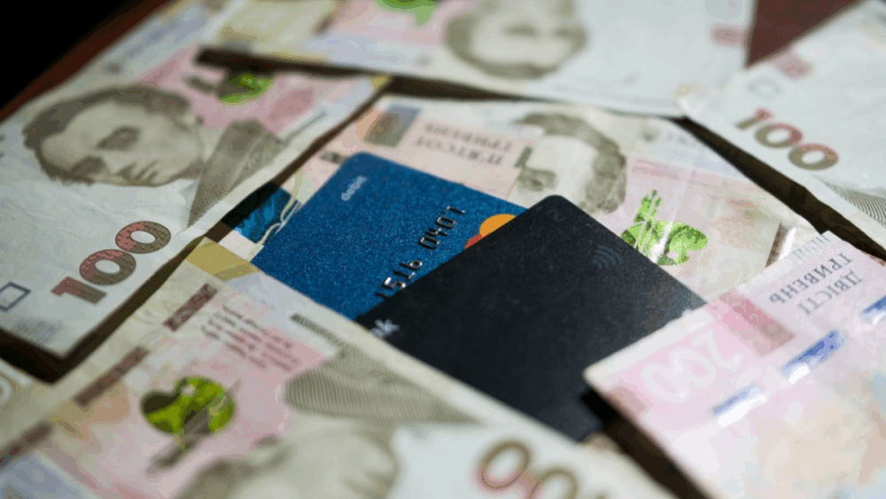 Судді та прокурори отримують пенсії до 390 тисяч, а більшість українців виживає на 5800