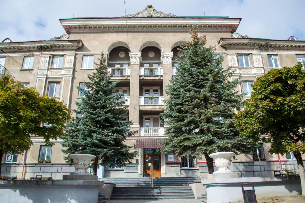 У Львові акушерку засудили за побиття колеги металевими інструментами