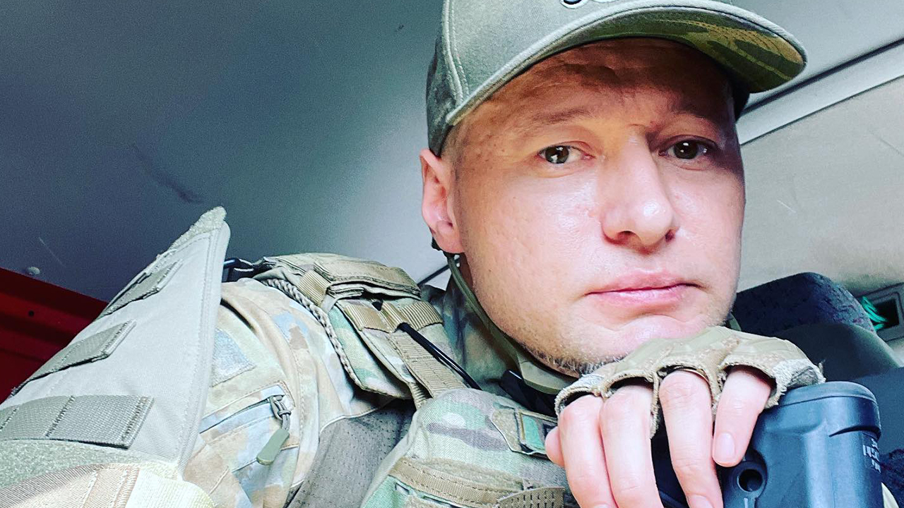Співака Хливнюка захейтили за використання військової автівки