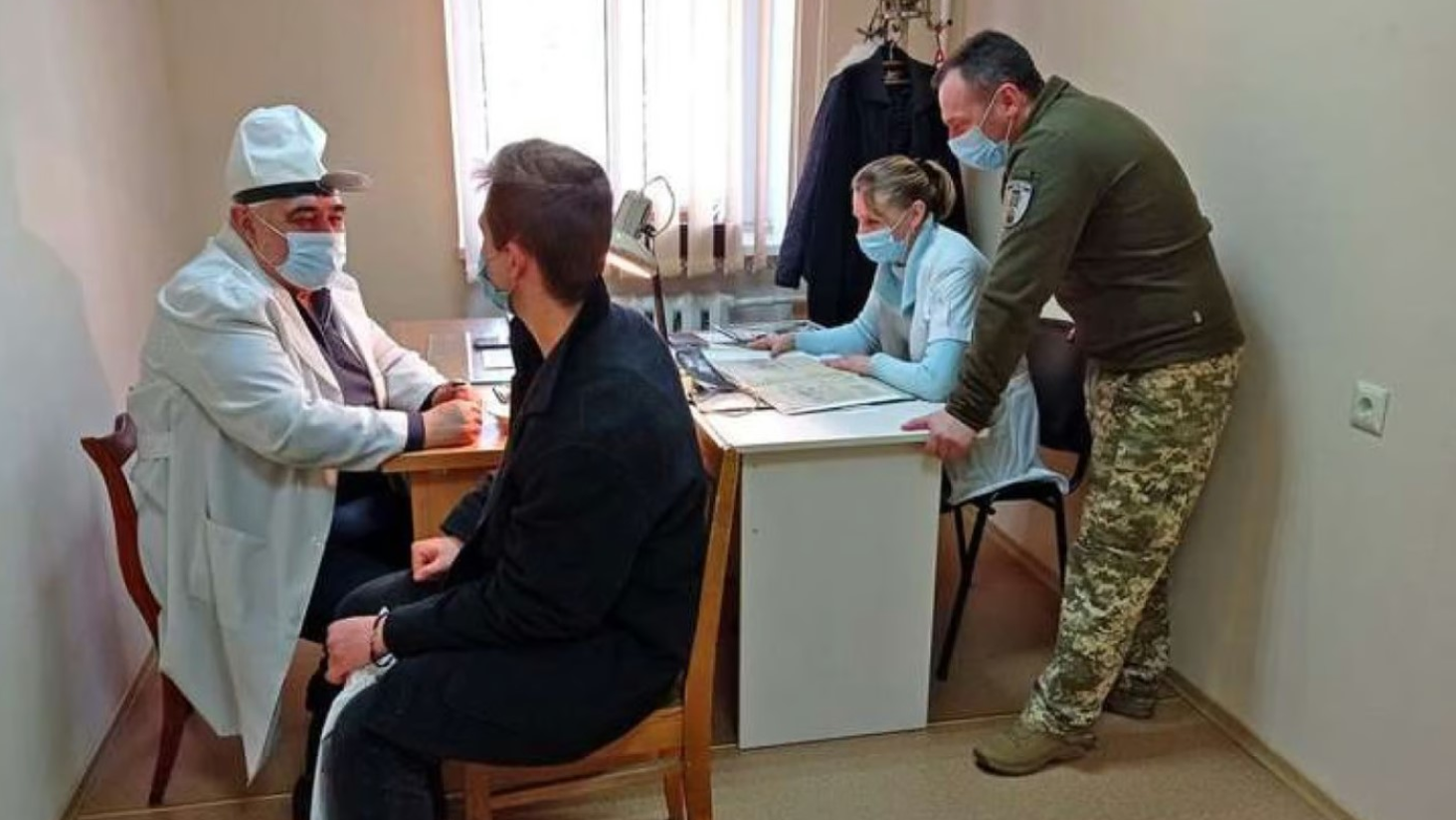 На ВЛК у Черкасах чоловік вистрибнув з вікна лікарні