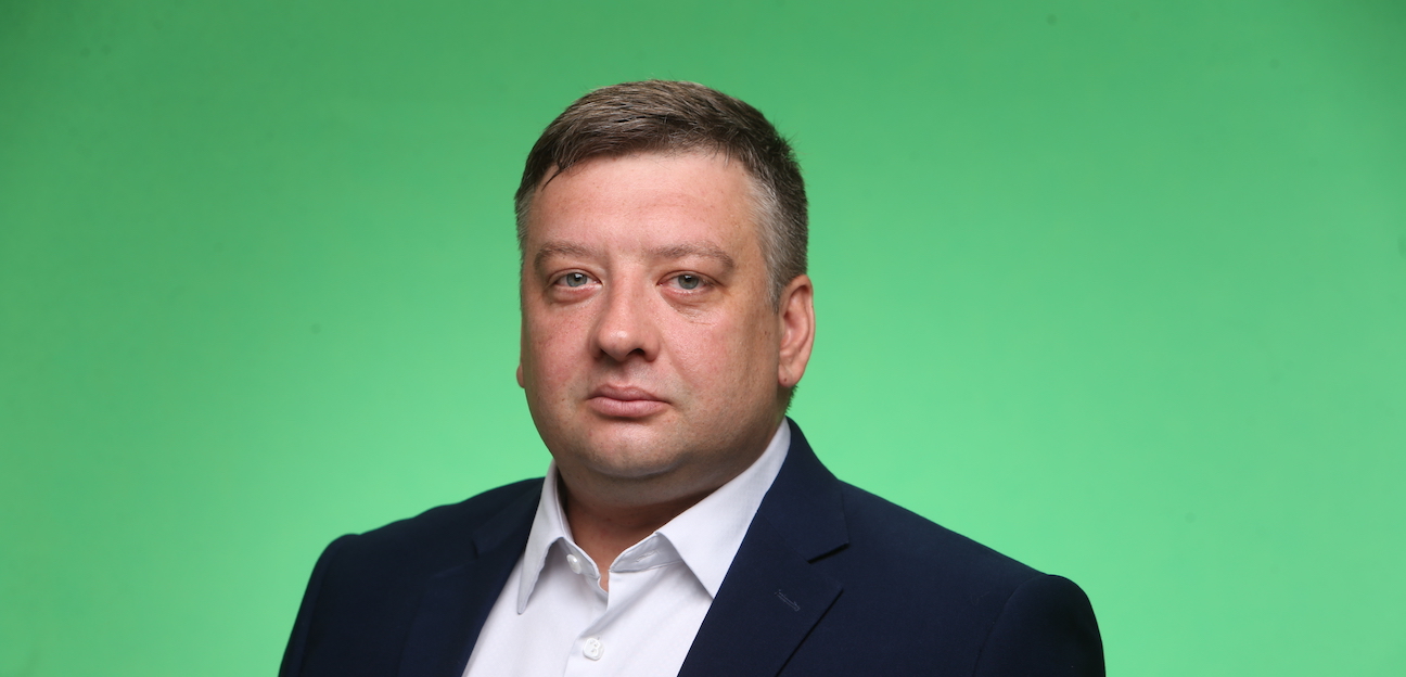 Депутат-переселенець із Луганщини з державними виплатами став власником елітного маєтку