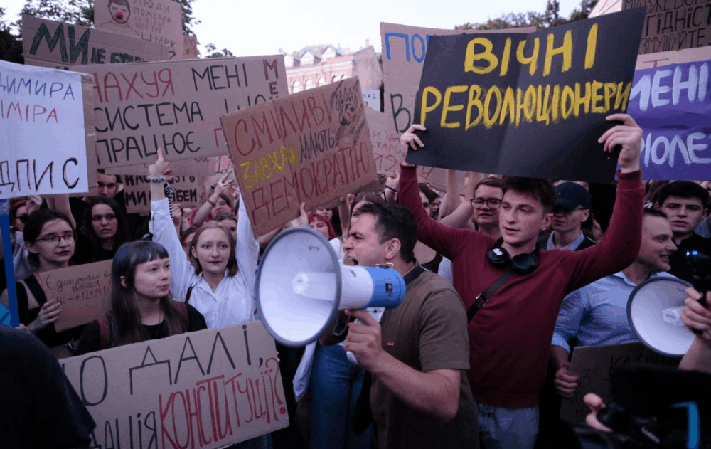 Чому влада дозволила виїзд молодим чоловікам