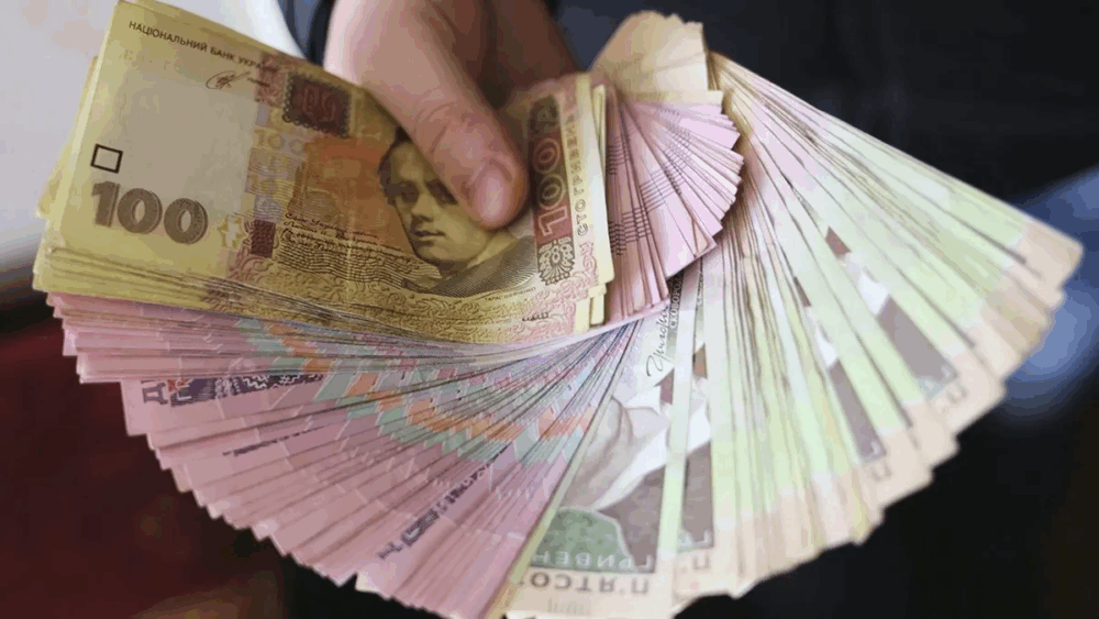 Кабмін розрахував, скільки українці зароблятимуть у 2026–2028 роках