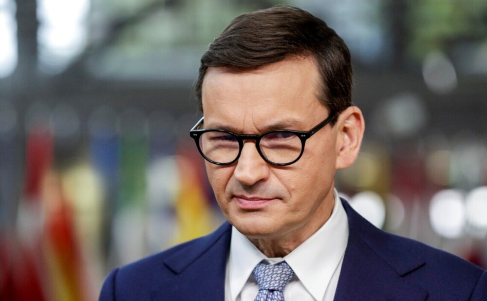Польський екс-прем’єр пропонує депортувати українців за демонстрацію бандерівських символів