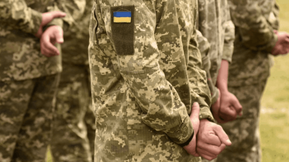 Посадовці суду за 3 тис. доларів видавали чоловікам право виїзду за кордон