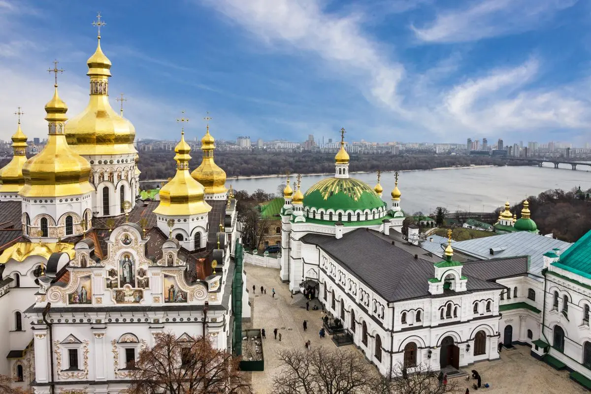 Яке сьогодні свято: традиції, прикмети, заборони дня