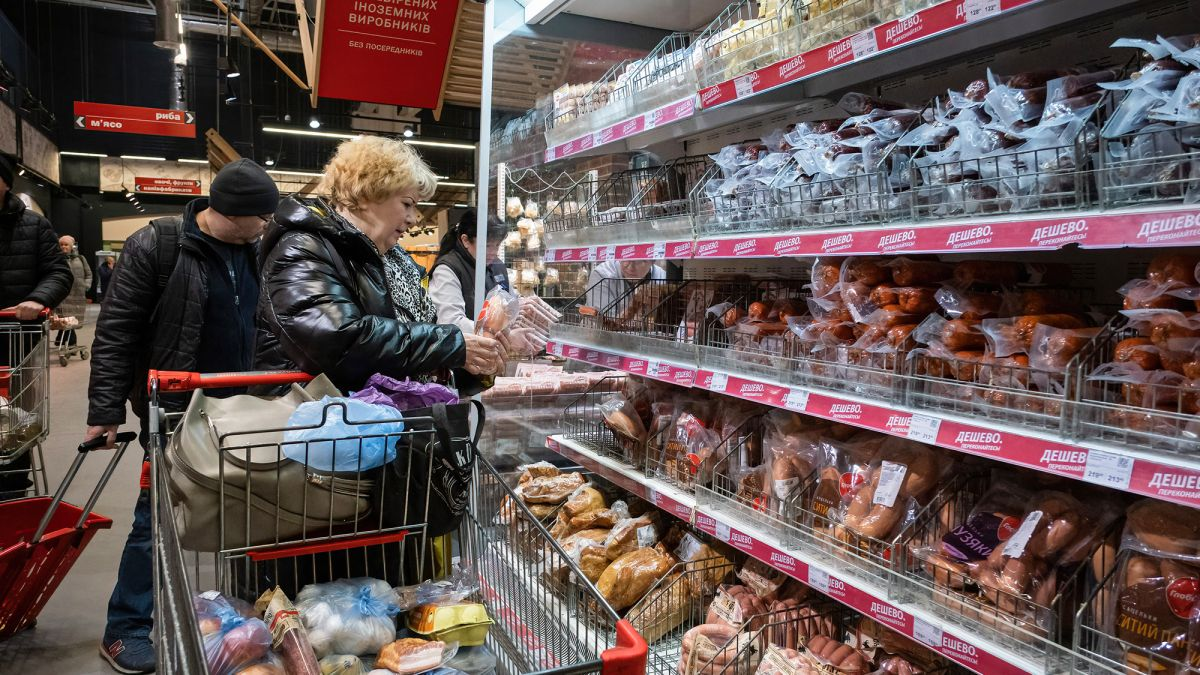 Восени різко зростуть ціни на продукти: що подорожчає найбільше