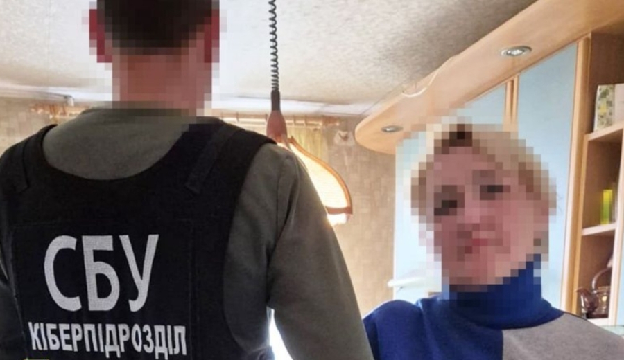 СБУ затримала працівницю банку, яка передавала російській спецслужбі дані про військовослужбовців