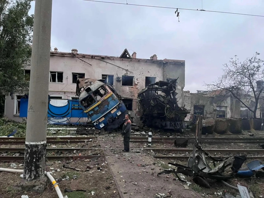 Залізниця під прицілом: ворог посилює удари по критичній інфраструктурі України