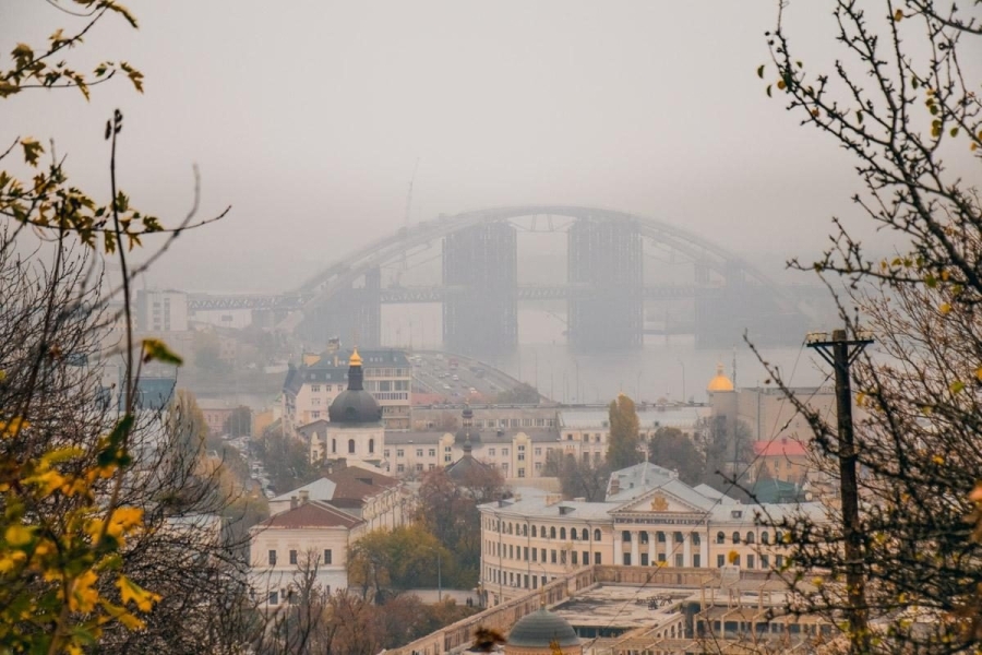 Прогноз погоди на 25 листопада: хмарність, локальні опади та ускладнення на дорогах