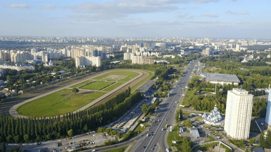 У Києві спалахнув земельний скандал навколо іподрому на вулиці Василя Касіяна