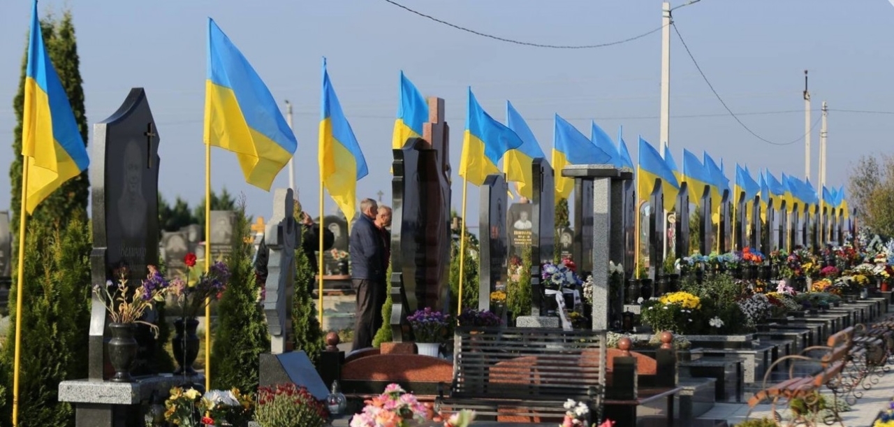 Колишня віцемерка та підрядник під підозрою через завищені ціни на меморіальні пам’ятники