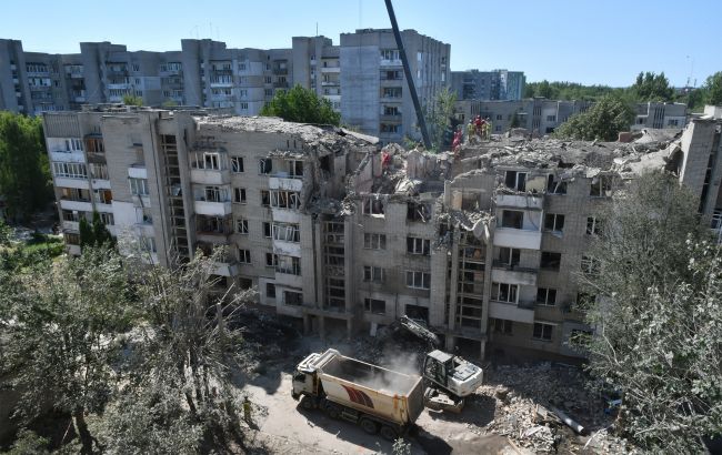 Загиблий знайдений під завалами львівського будинку: пошукові роботи тривають