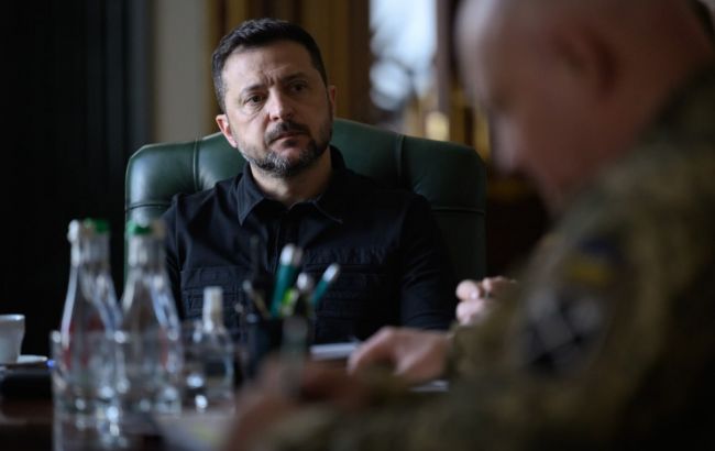 Зміни на фронті: Зеленський зустрівся з військовим керівництвом