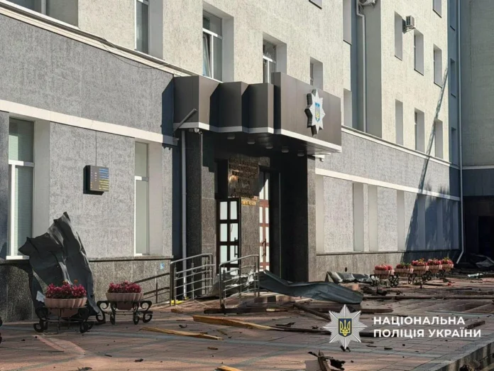 Удар по центру Житомира: російський дрон влучив у будівлю Нацполіції, є загиблі