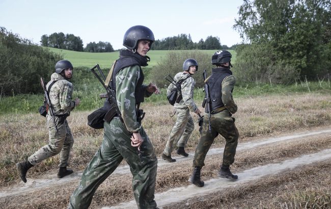 Білорусь нарощує військову присутність на кордоні з Україною