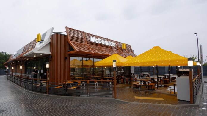 На трасі Київ–Одеса з’явився новий McDonald’s: мережа відкрила перший ресторан в Умані