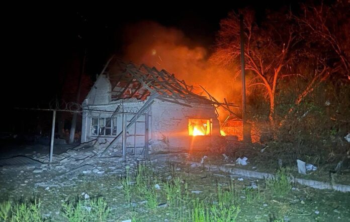 Росія накрила Україну балістикою й реактивними Shahed: горять склади, без світла сім населених пунктів Росія накрила Україну балістикою й реактивними Shahed: горять склади, без світла сім населених пунктів