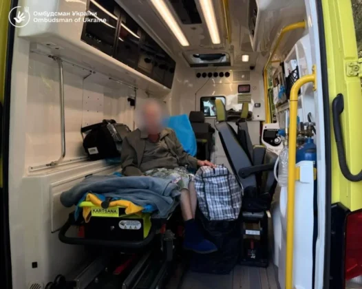 Після років в окупації &mdash; нарешті вдома: Україна вивезла ще вісьмох людей і возз&rsquo;єднала три родини