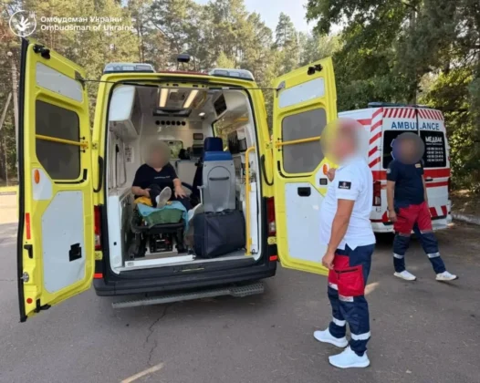 Після років в окупації &mdash; нарешті вдома: Україна вивезла ще вісьмох людей і возз&rsquo;єднала три родини