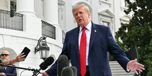 Трамп заявив, що просив Зеленського «пригальмувати» з ударами по НПЗ Росії Трамп заявив, що просив Зеленського «пригальмувати» з ударами по НПЗ Росії