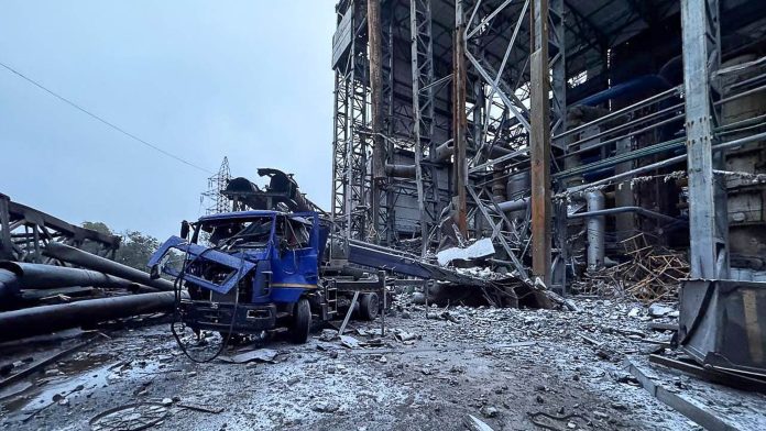 Вісім загиблих, 31 поранений і 23 ракети: «Запоріжсталь» пережила п'ятий удар РФ Вісім загиблих, 31 поранений і 23 ракети: «Запоріжсталь» пережила п'ятий удар РФ