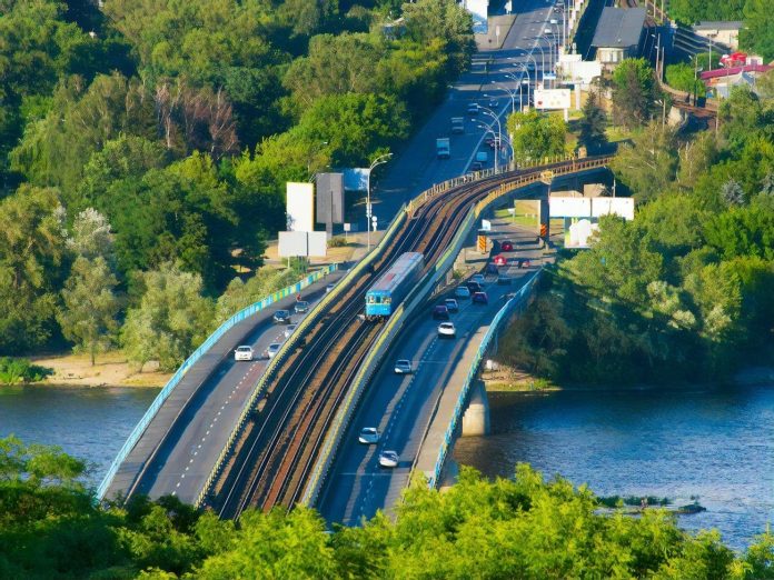 Метро через Південний міст не запустять без експертизи: Кличко назвав головну умову