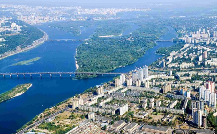 У Києві готують закрите засідання щодо будівництва дамб через Дніпро У Києві готують закрите засідання щодо будівництва дамб через Дніпро