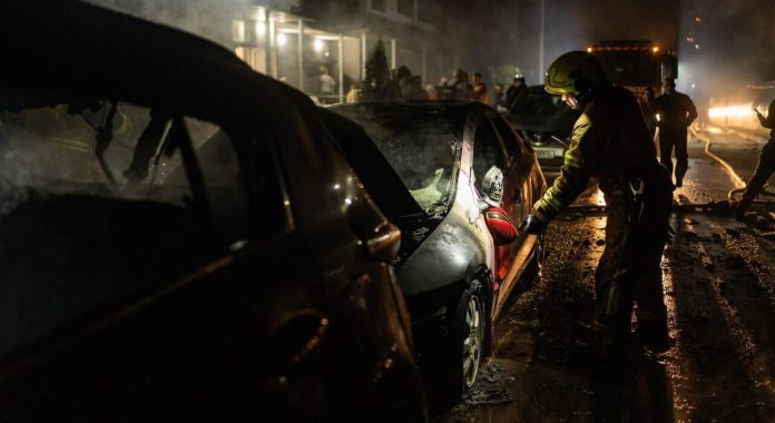 Київ знову атакували дрони: горіла висотка і склад, є постраждалий Київ знову атакували дрони: горіла висотка і склад, є постраждалий