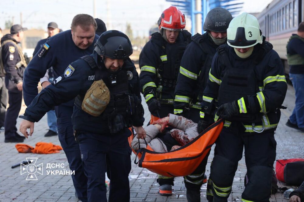 Російський дрон убив 13 людей на вокзалі, серед поранених — дитина